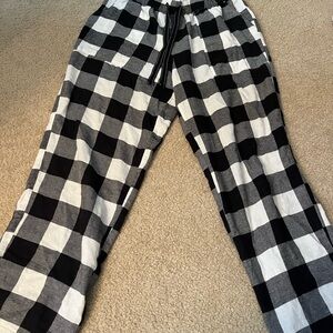 Women’s Black and White Checkered Pj Pants Size Medium